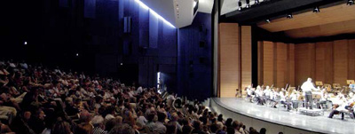Der Große Saal ist der ideale Raum für Schauspiel, Oper, Musical, Konzert, Ballett/Tanz, Kabarett, Comedy und vieles andere mehr.